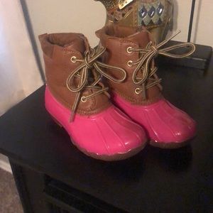 Toddler size 9 duck boots